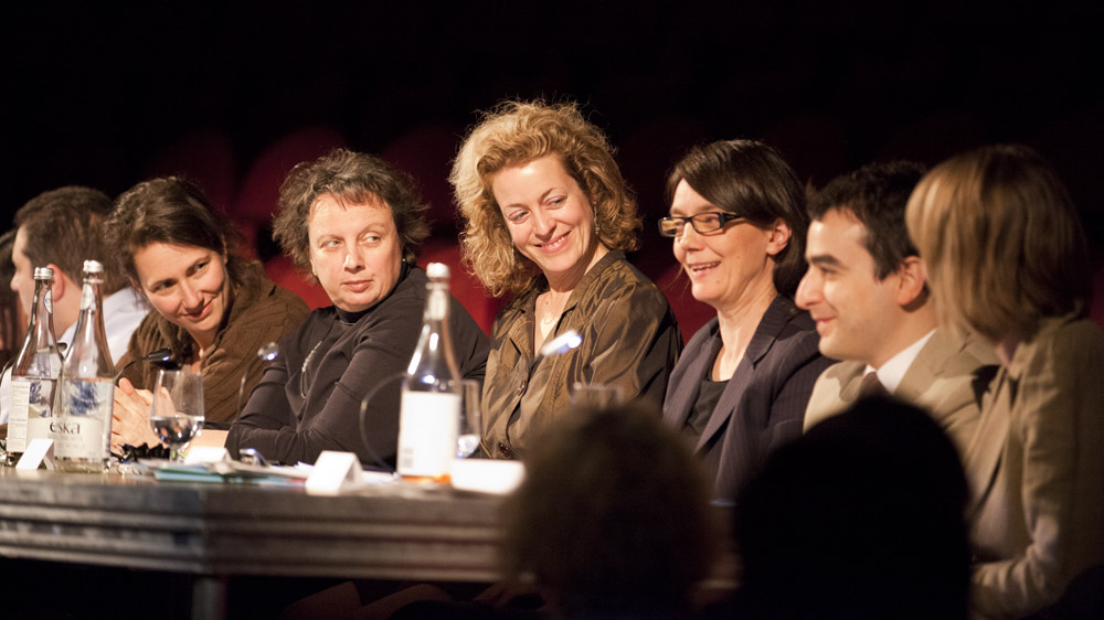 Les membres du jury avec (de g. à d.) Catherine Lalonde, France Boisvert, Jeanne Painchaud, Sina Queyras, Carmine Starnino et Bronwen Low. 